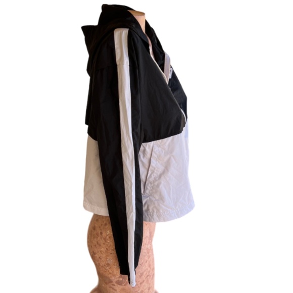 COPY - Nike Dri Fit Windbreaker Full Zip - Picture 5 of 7